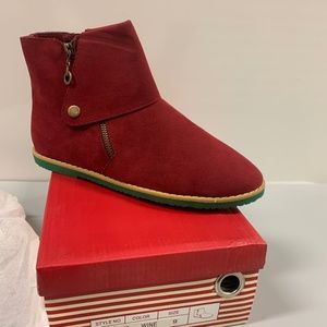 Refresh Women's Faux Suede Zip Up Booties - Wine